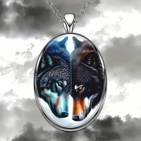 Silver Oval Shaped WOLF Pendant Necklace - Picture 1 of 3
